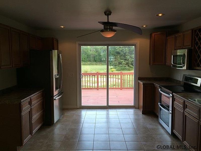 3rd image of 53 HAGAMAN Avenue
