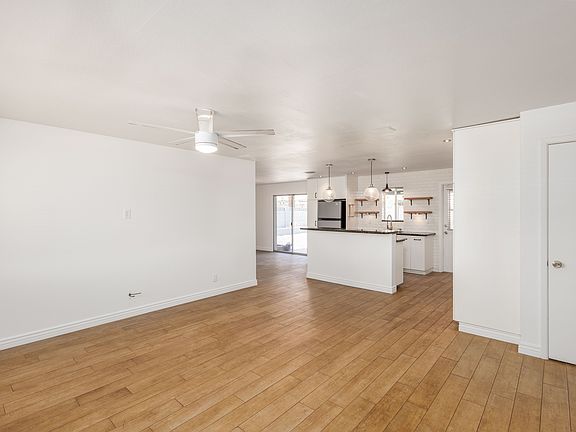 5th image of 1018 E Marigold Ln