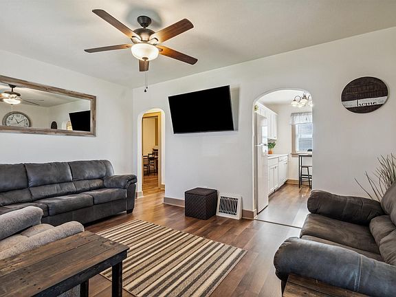 5th image of 2741 Bellevue Ave
