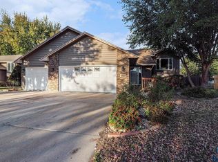 4912 E Brennan Dr, Sioux Falls, SD 57110