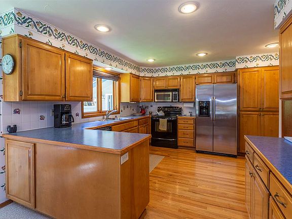 3rd image of 1805 E 51st Ave