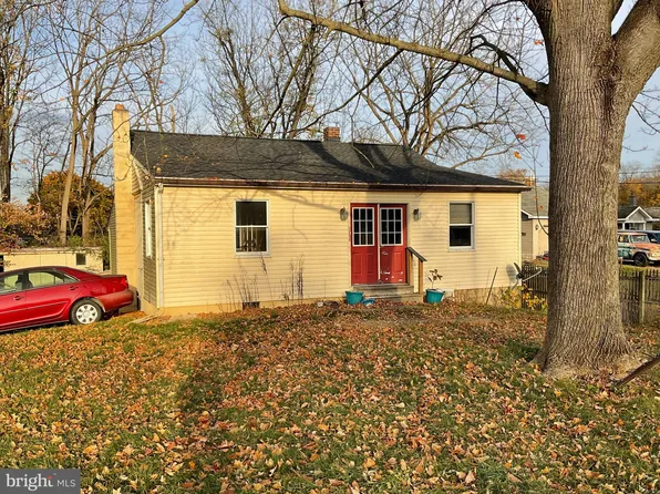 1379 Stanley Ave, Chambersburg, PA 17202