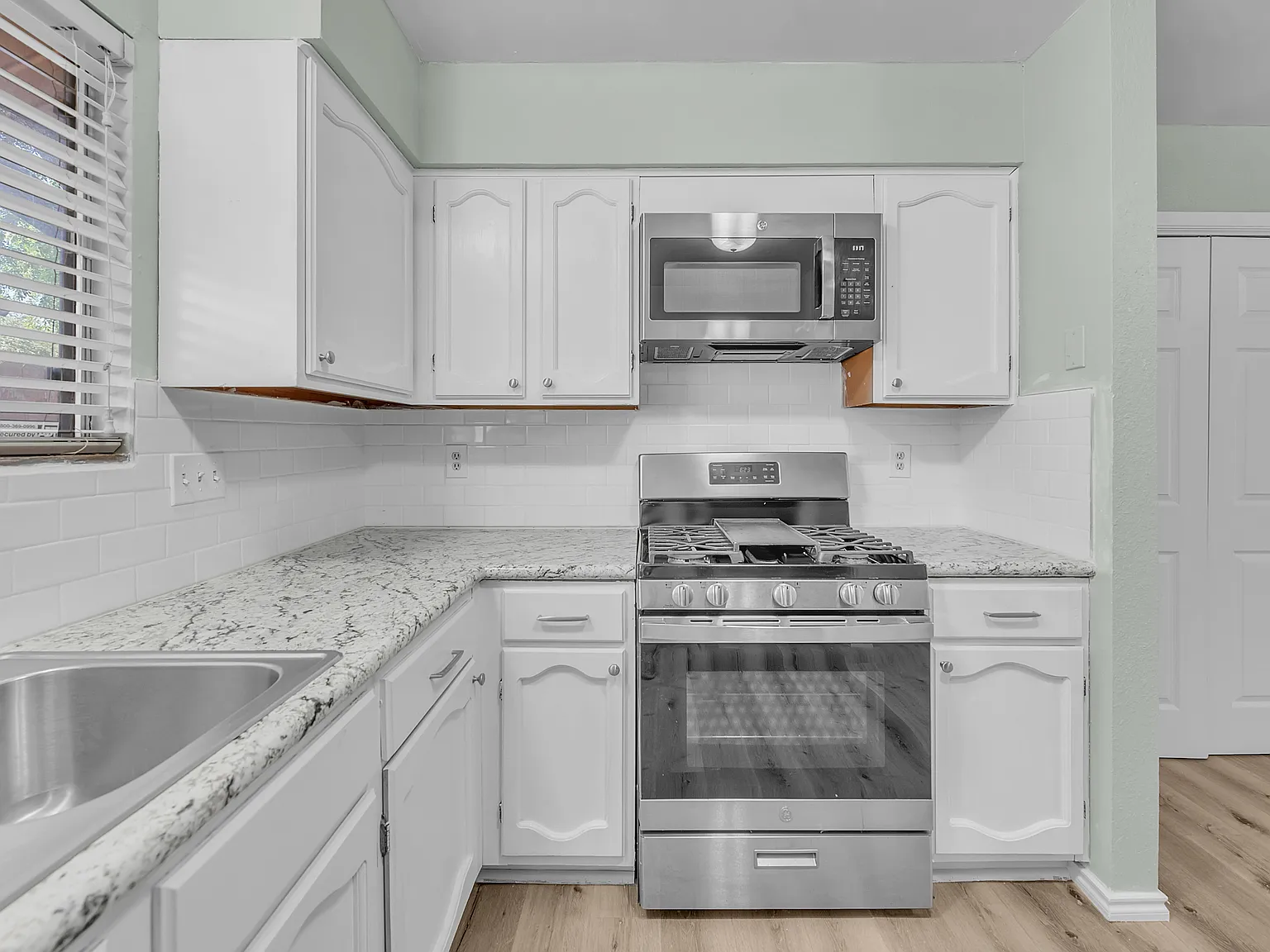 3 bed, 2.0 bath, 1542 sqft, $2,000 — Photo 3