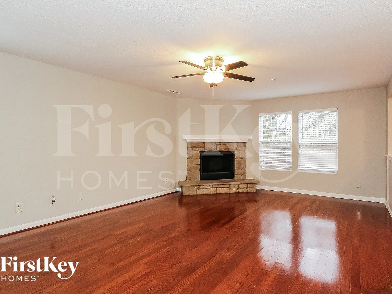 3 bed, 2.0 bath, 2325 sqft, $2,220 — Photo 3