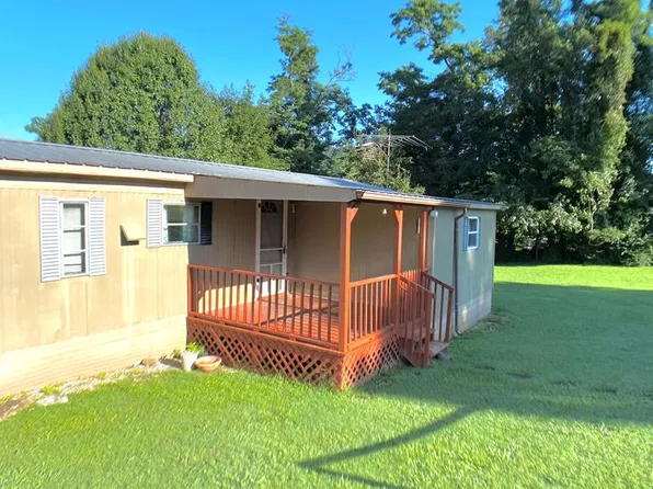 712 W 3rd St, Livingston, TN 38570
