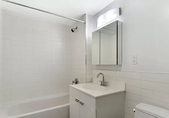 4th image of 100 Congress St APT 201
