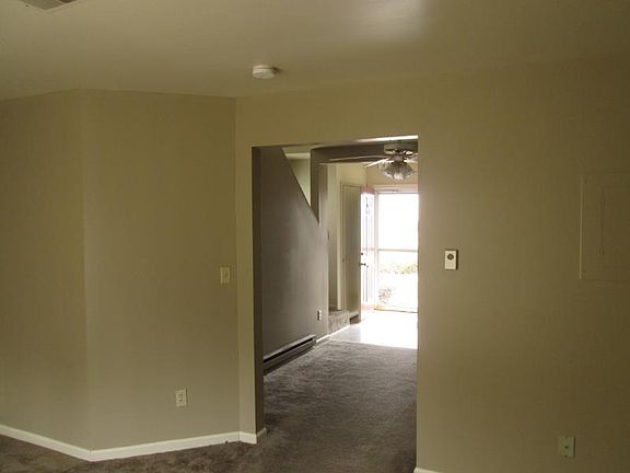 3rd image of 957 Orchard Dr
