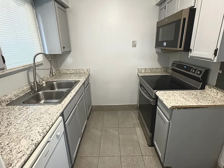 440 E 11th Ave #B-6 — Photo 10