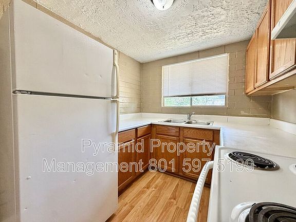 3rd image of 805 S Cheyenne St APT 2