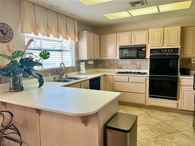 2404 Floyd Ct — Photo 9