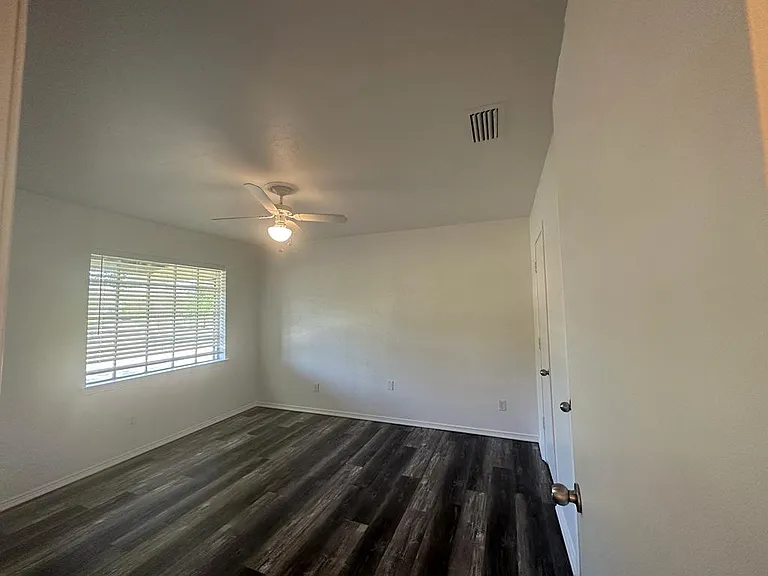 2818 Golfing Green Dr — Photo 16