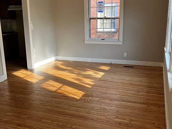 5th image of 3026 Dartmouth Ave