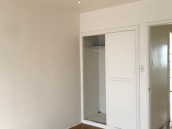 5th image of 2598 Wellesley Ave #1