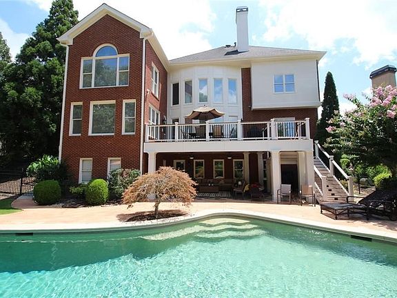 3rd image of 615 Falls Lake Dr