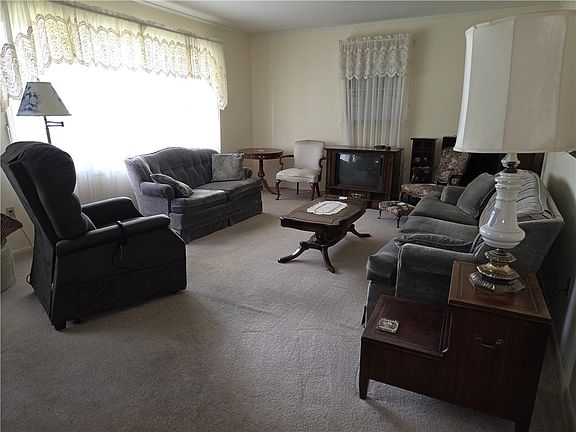 2nd image of 33 S Wheaton Rd