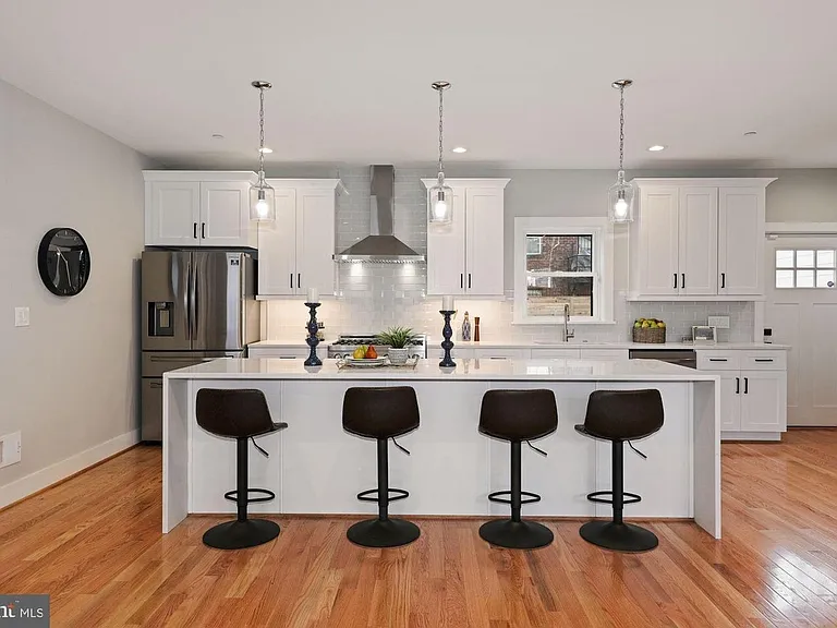 1909 Capitol Ave NE #1 — Photo 2