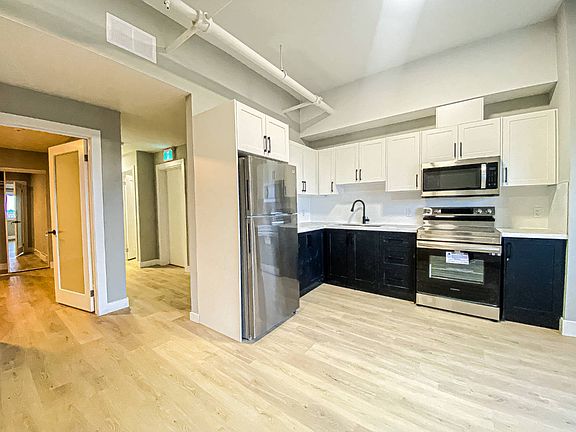2nd image of 51 King St E #6