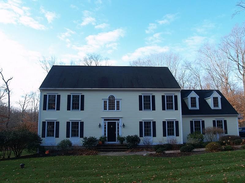 Meticulously Kept Colonial