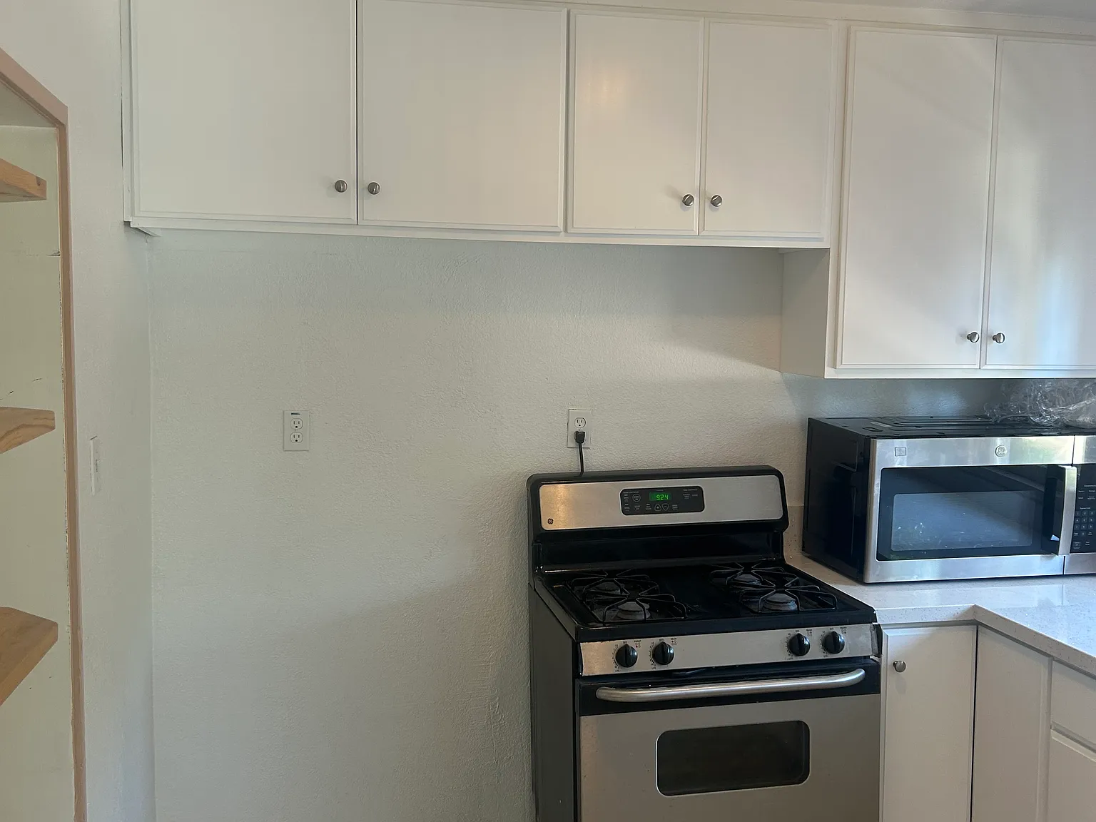 3 bed, 870 sqft, $3,000 — Photo 2