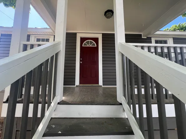 202 Grubert Ave, Staunton, VA 24401