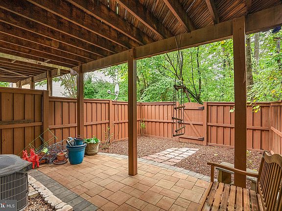 3rd image of 43116 Autumnwood Sq