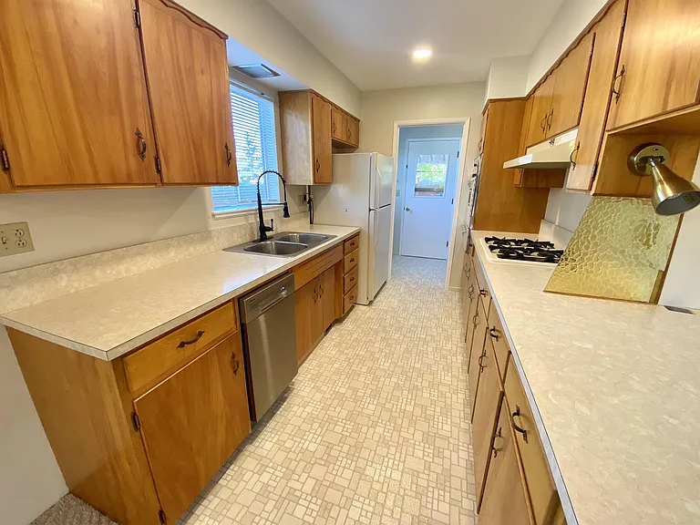 340 Wiley St — Photo 16