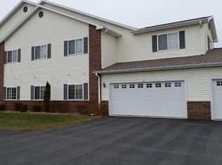 1608 Commonwealth Dr APT 2, Fort Atkinson, WI 53538