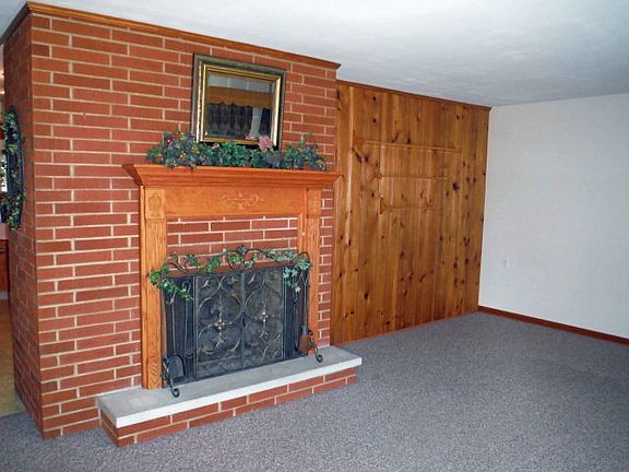 4th image of 172 Brookwood Way S