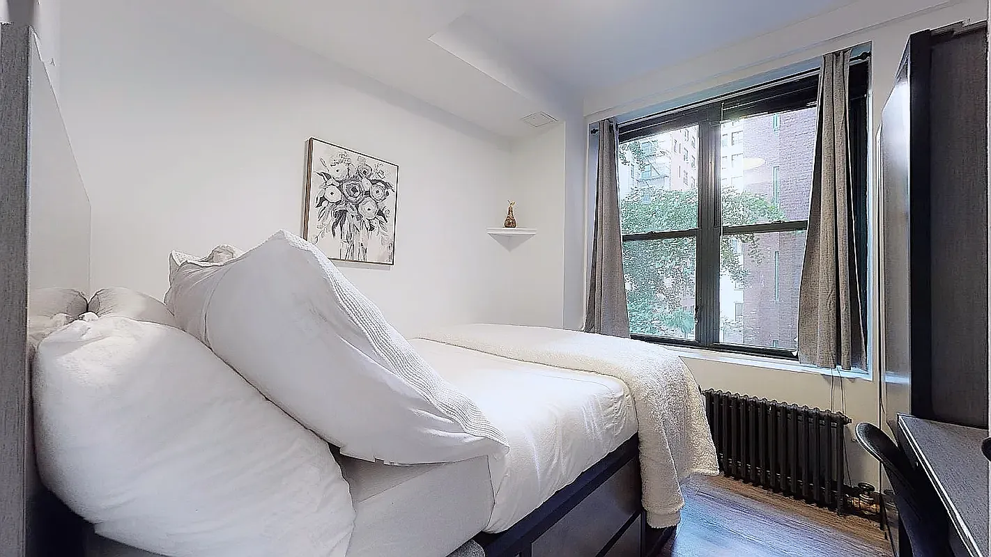15 East 11th Street — Photo 3