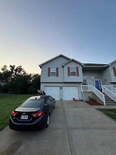 1126 NW Scenic Dr Photo 1