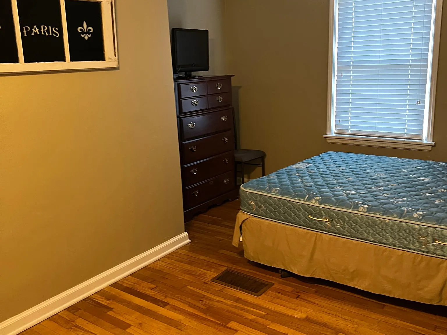 225 N Park Dr — Photo 3