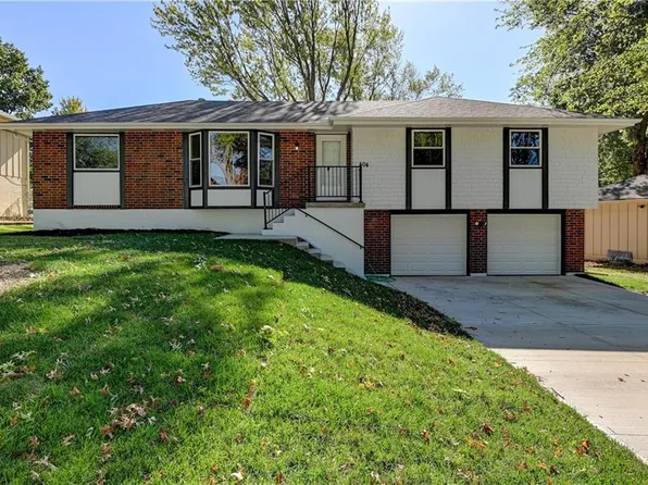 404 NE Lee Dr, Blue Springs, MO 64014