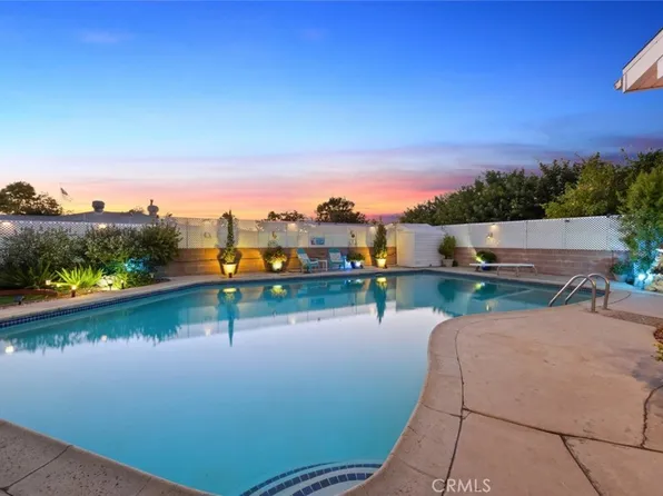 10725 Whitegate Ave, Sunland, CA 91040