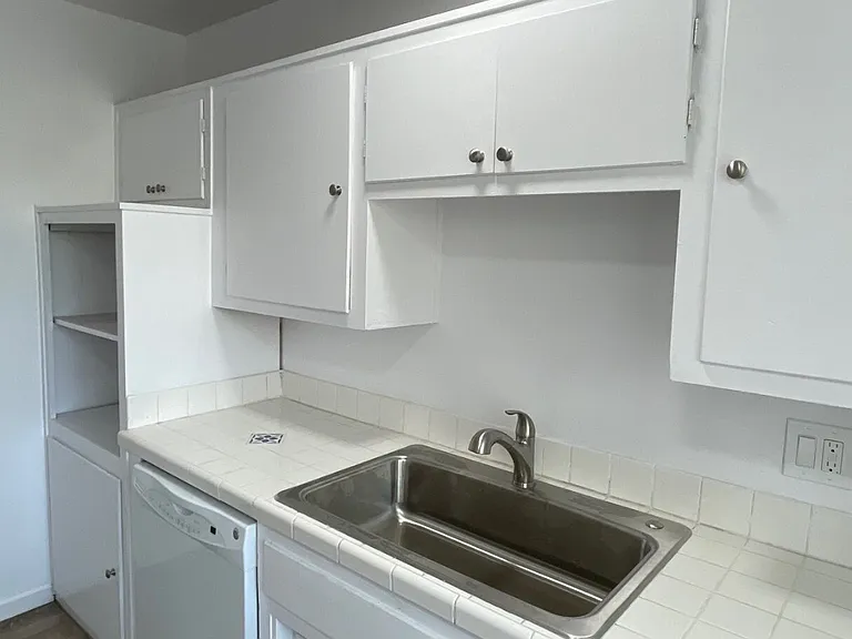 1675 Amberwood — Photo 32