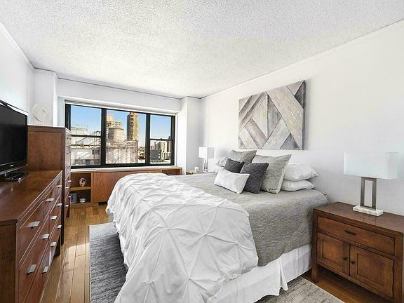 5th image of 1402 3rd Ave #24C