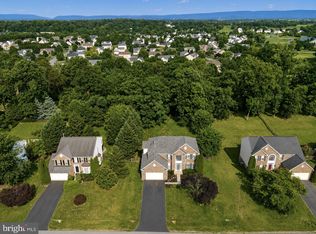 422 Sawgrass Dr, Charles Town, WV 25414