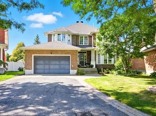 1031 Red Spruce St, Ottawa, ON K1V 1T5