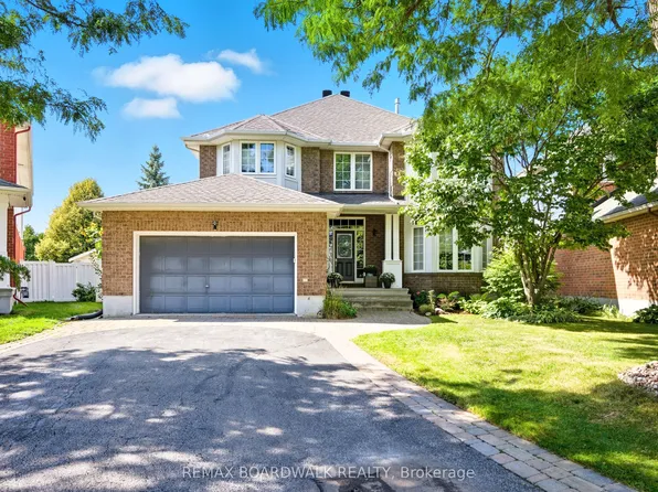 1031 Red Spruce St, Ottawa, ON K1V 1T5