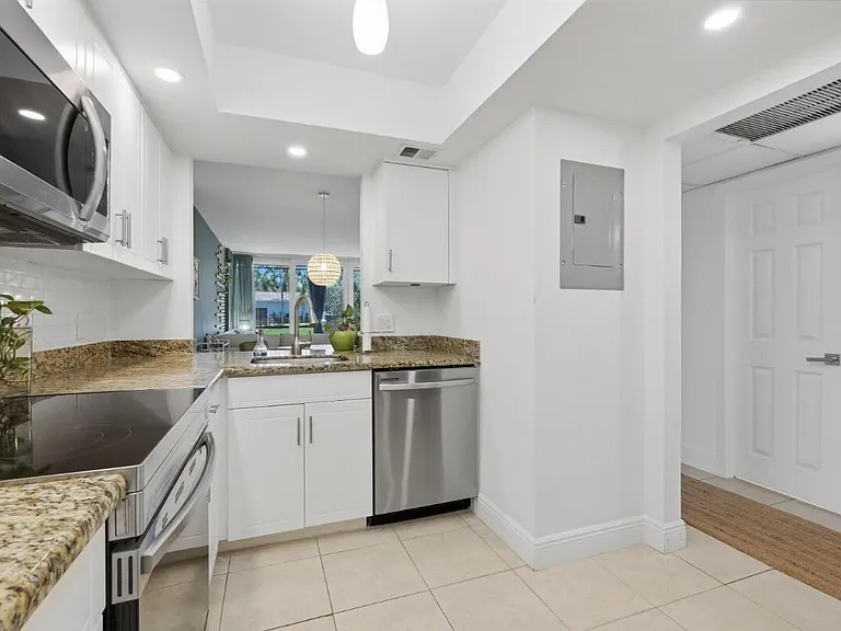 108 Royal Park Dr #1D — Photo 5