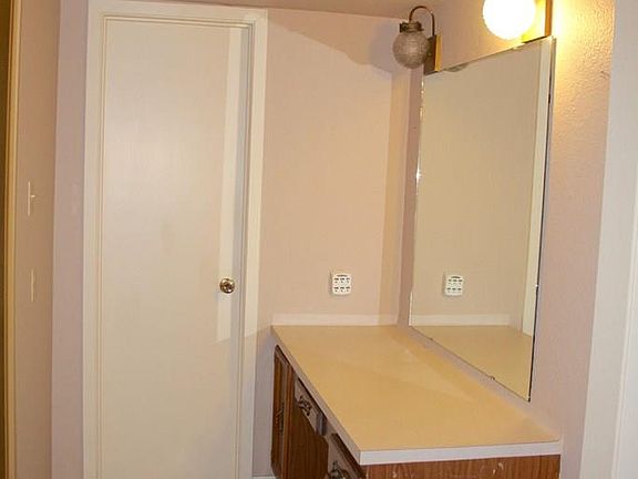 3rd image of 1100 Palm Valley Dr E