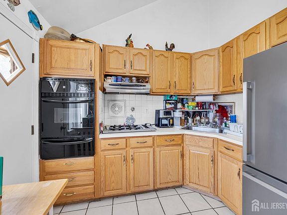 5th image of 800 May Ave