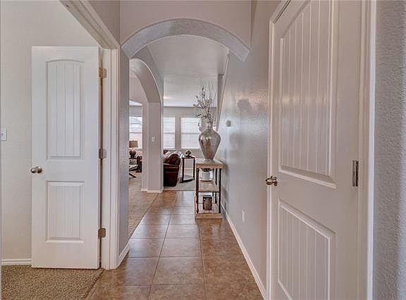 4th image of 2089 Livonia Dr