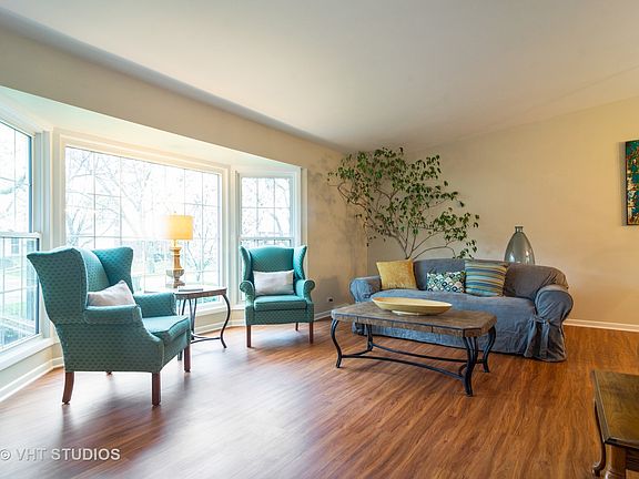 2nd image of 703 E Crestwood Dr