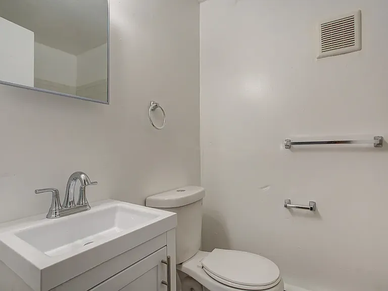 Hillcrest Apartments — Photo 2