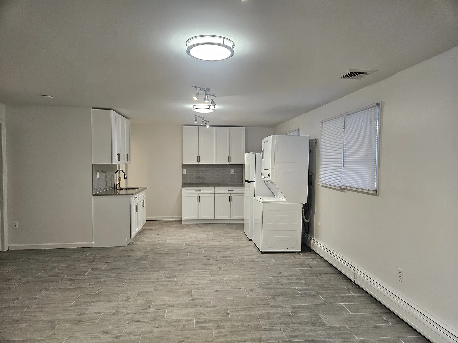 2 bed, $2,450 — Photo 1