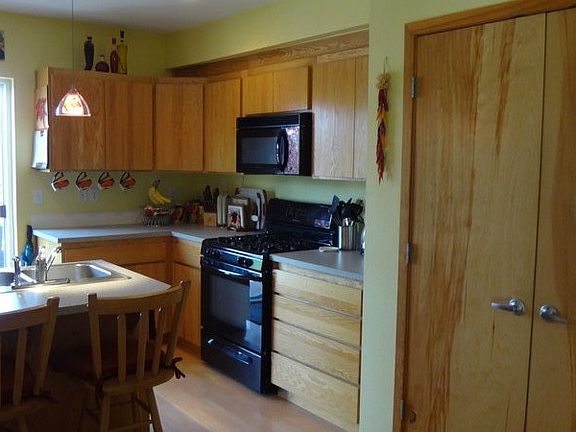 kitchen and pantry
						:
						lots of solid oak cabinets and counter space