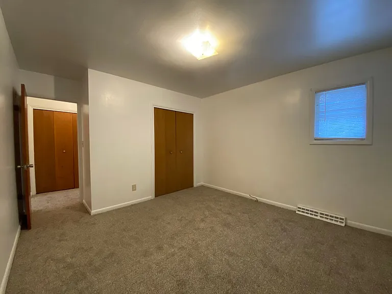 311 Everett St — Photo 6