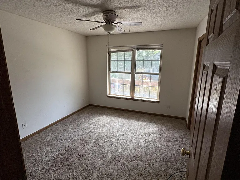 1602 Paris Rd #6 — Photo 4