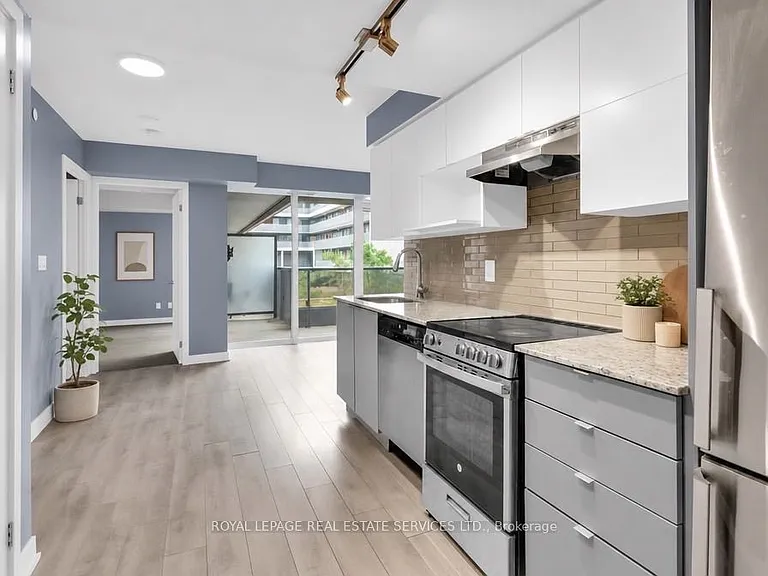 120 Varna Dr #401 — Photo 2