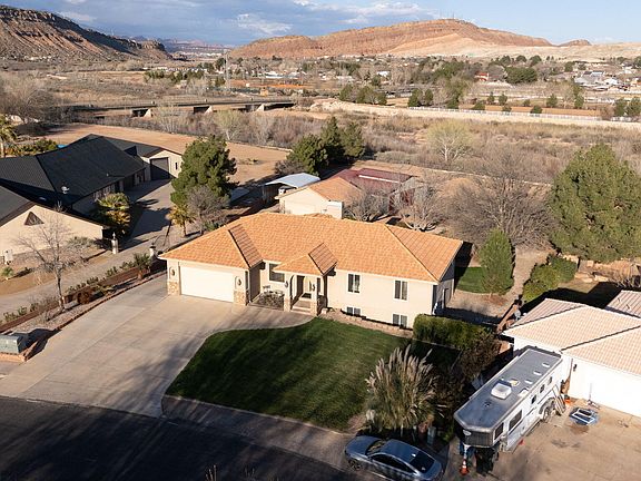 3rd image of 3403 S Mulberry Dr